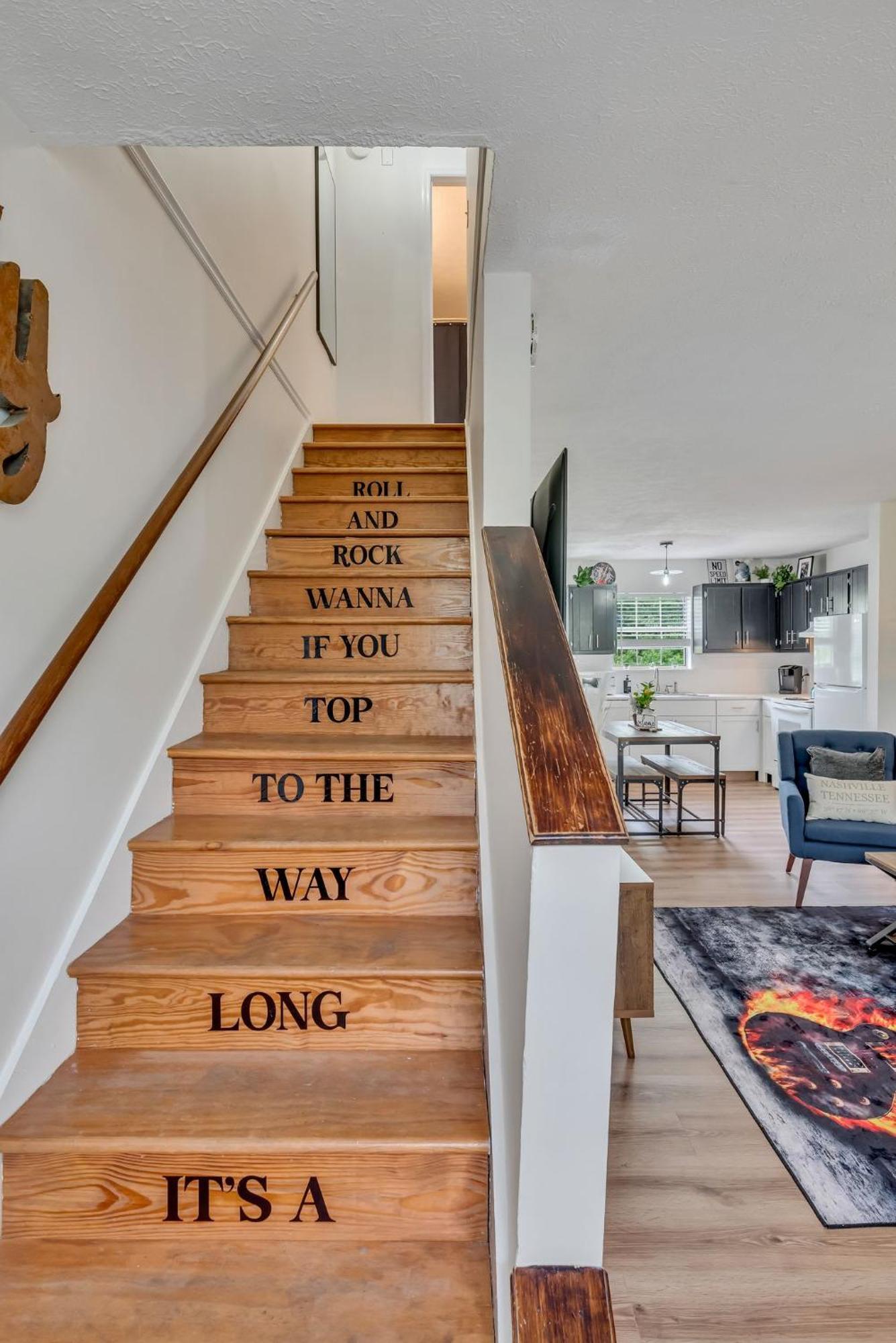 East Nash 12 Mins To Broadway Sleeps 6 Villa