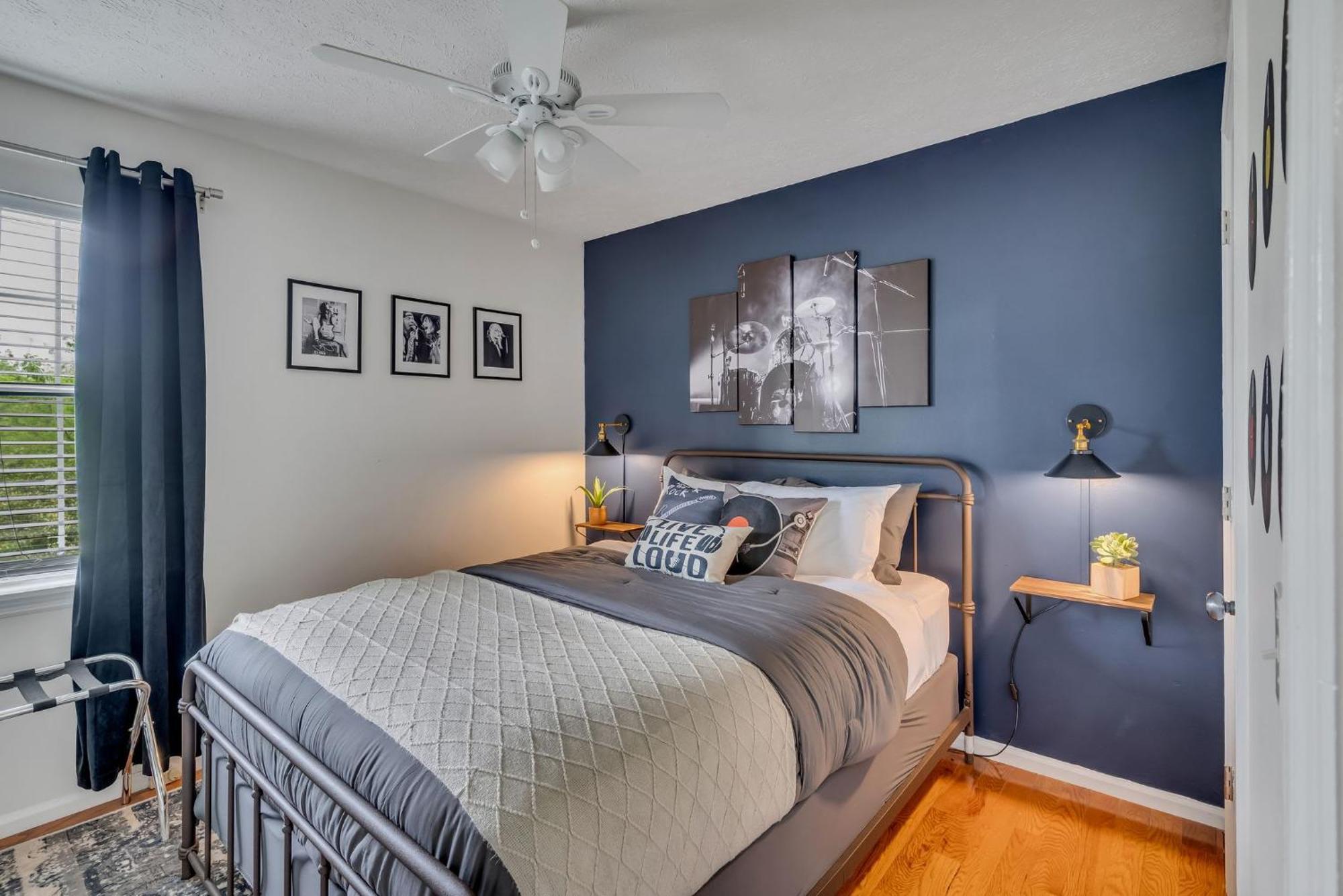 East Nash 12 Mins To Broadway Sleeps 6