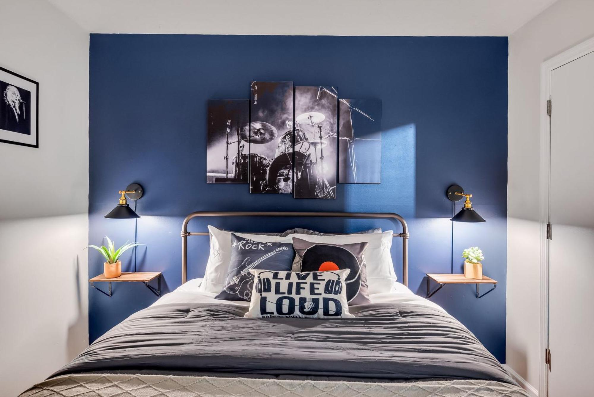 East Nash 12 Mins To Broadway Sleeps 6
