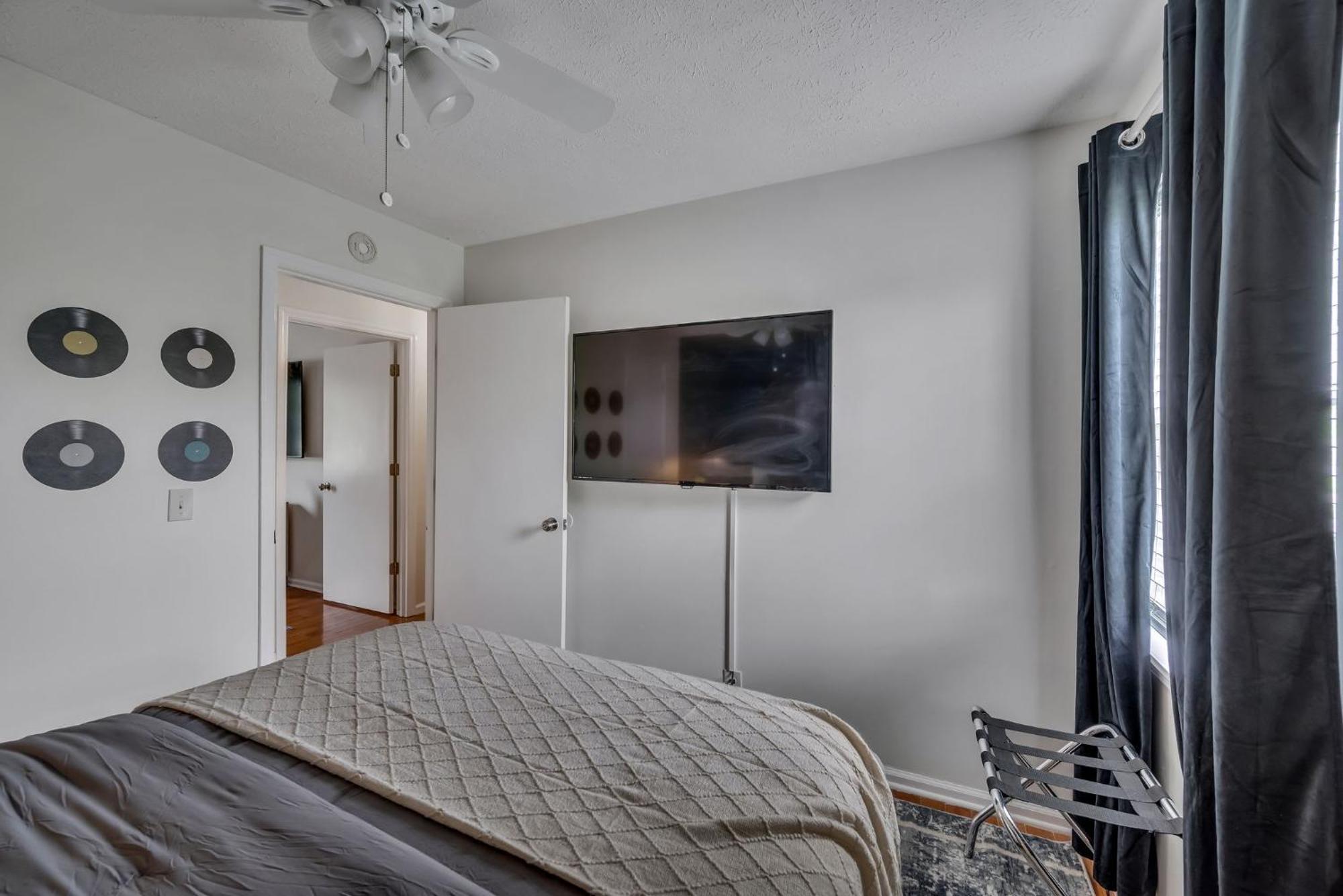 Villa East Nash 12 Mins To Broadway Sleeps 6 *