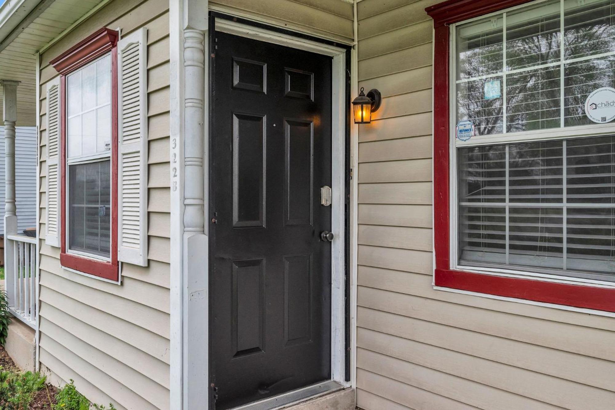 East Nash 12 Mins To Broadway Sleeps 6 *
